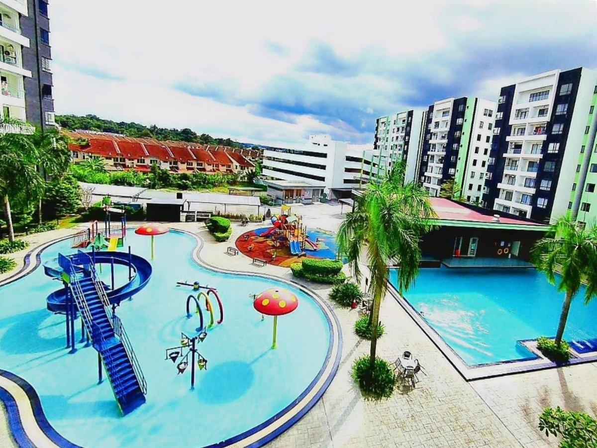Pangsapuri Manhattan Waterpark 3 8pax By Empire Mha308 *